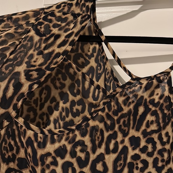 Torrid button front cheetah print top- size 2 - Picture 6 of 6